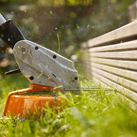 STIHL FSA 45 Cordless Strimmer Ben Burgess stihl fsa 45 strimmer