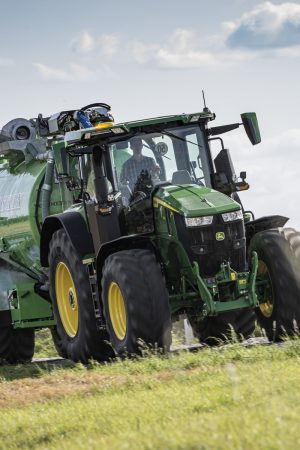 John Deere 7R 330 sets fuel record