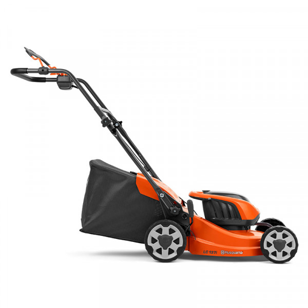 Husqvarna LC 137i Battery Lawn Mower Kit - Image 3