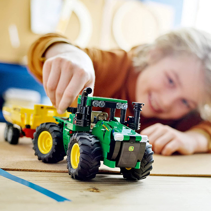 LEGO® Technic John Deere 9620R 4WD Tractor - Ben Burgess