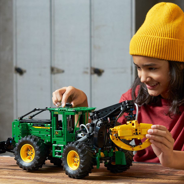 LEGO® Technic John Deere 948L-II Skidder