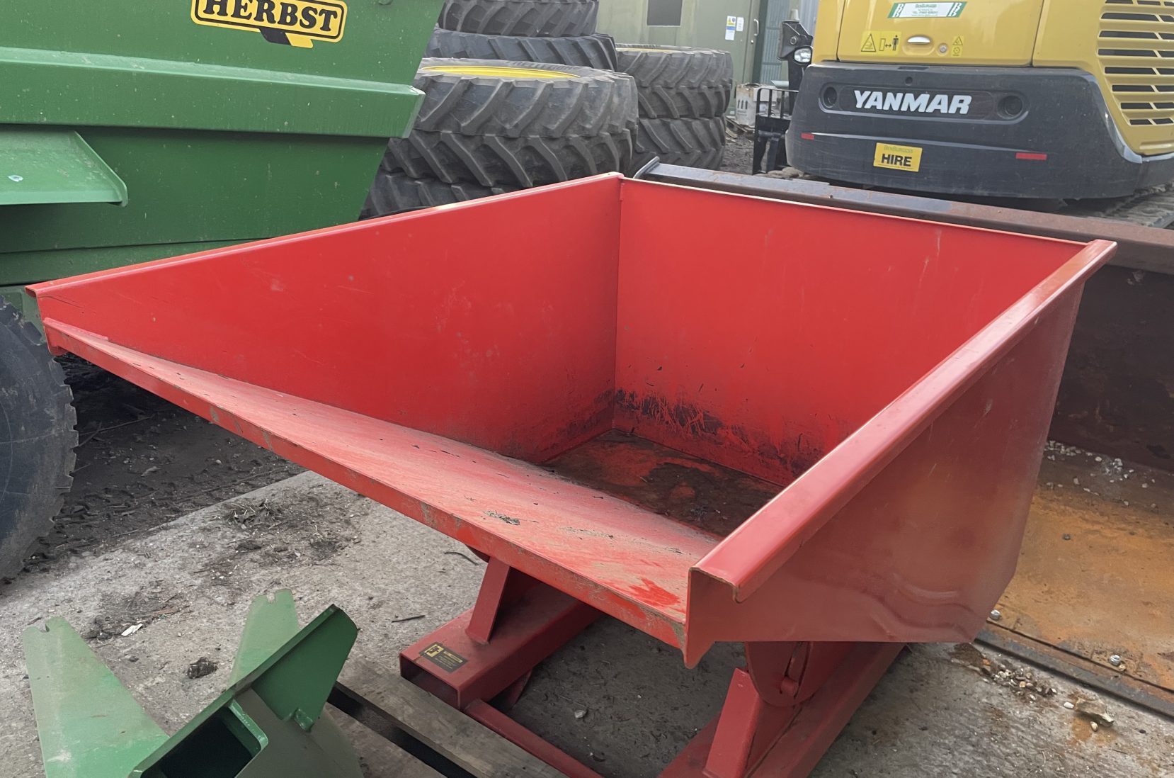 TS40 TIPPING SKIP Ben Burgess