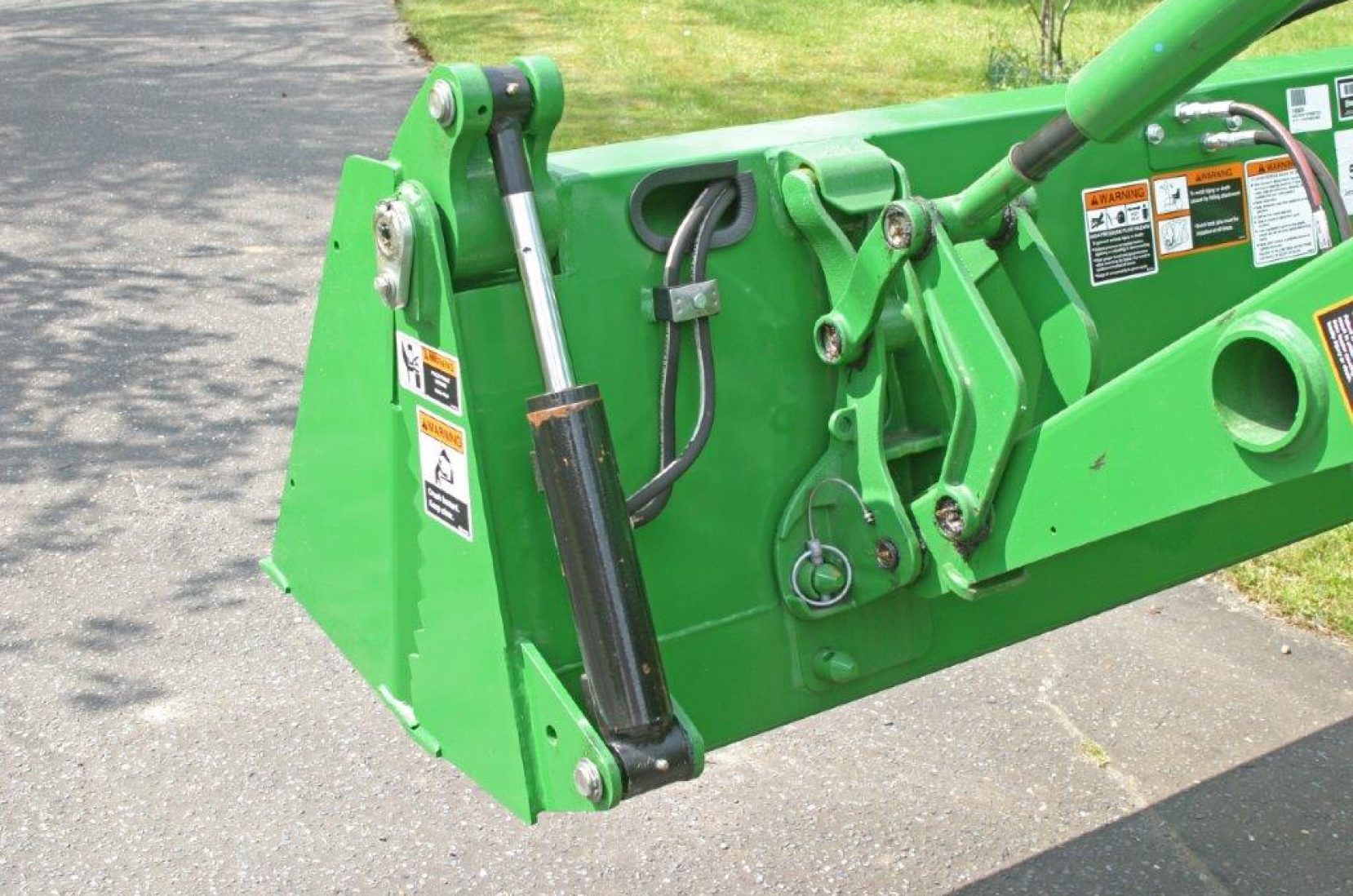 4 IN 1 BUCKET Ben Burgess