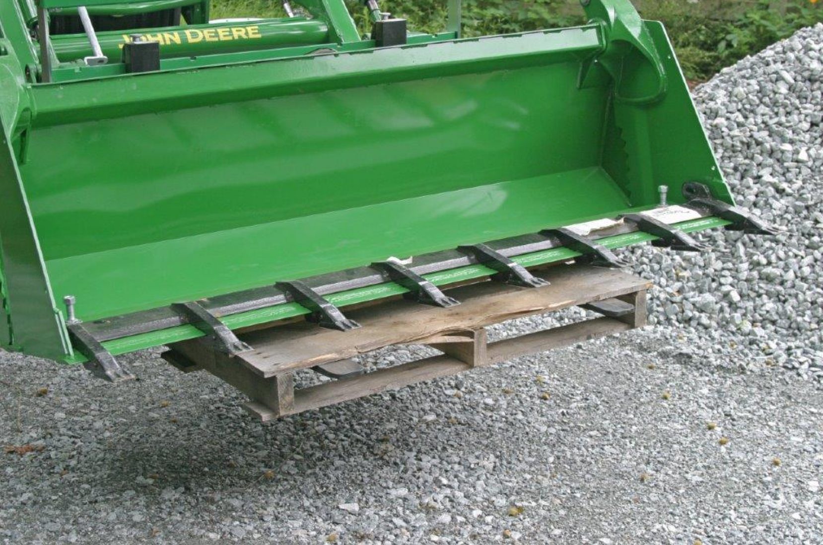 4 IN 1 BUCKET Ben Burgess