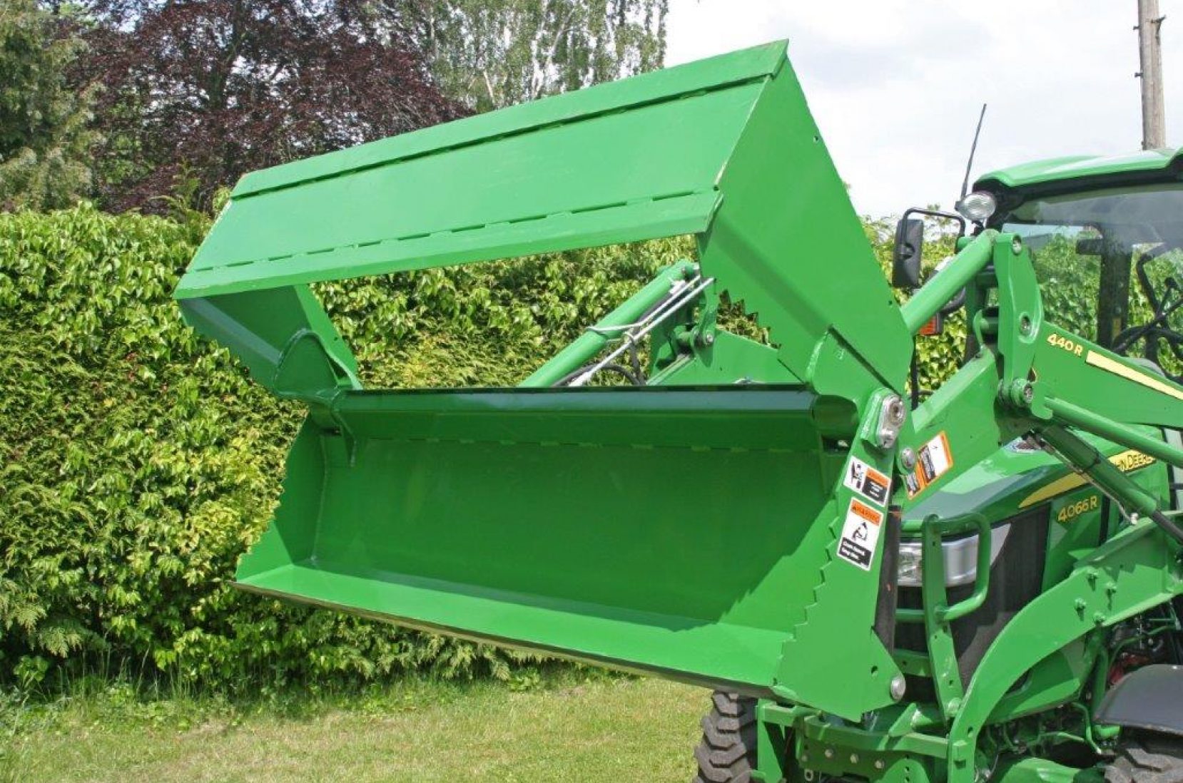 4 IN 1 BUCKET Ben Burgess