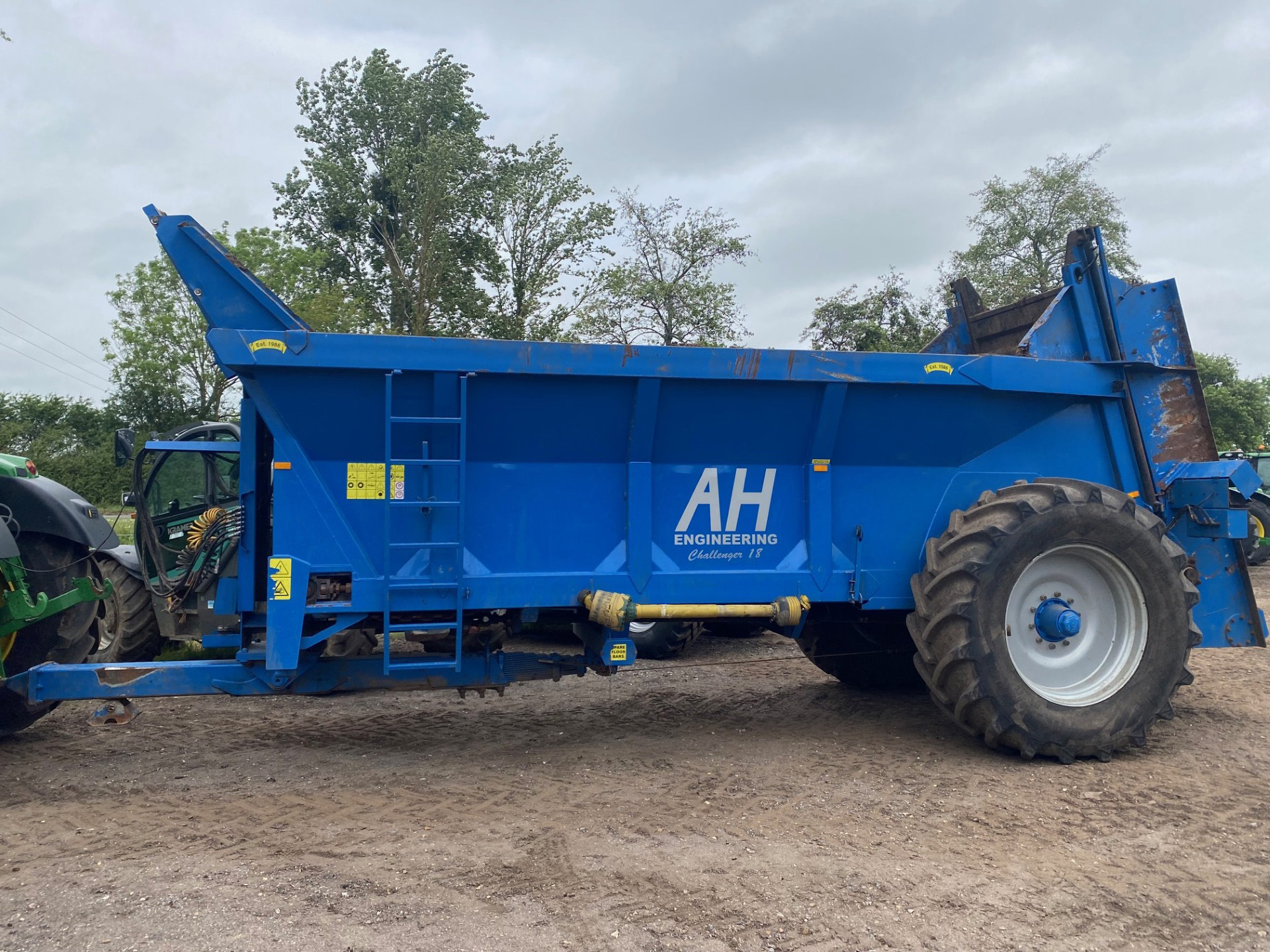 Miscellaneous 22VB MUCKSPREADER for sale