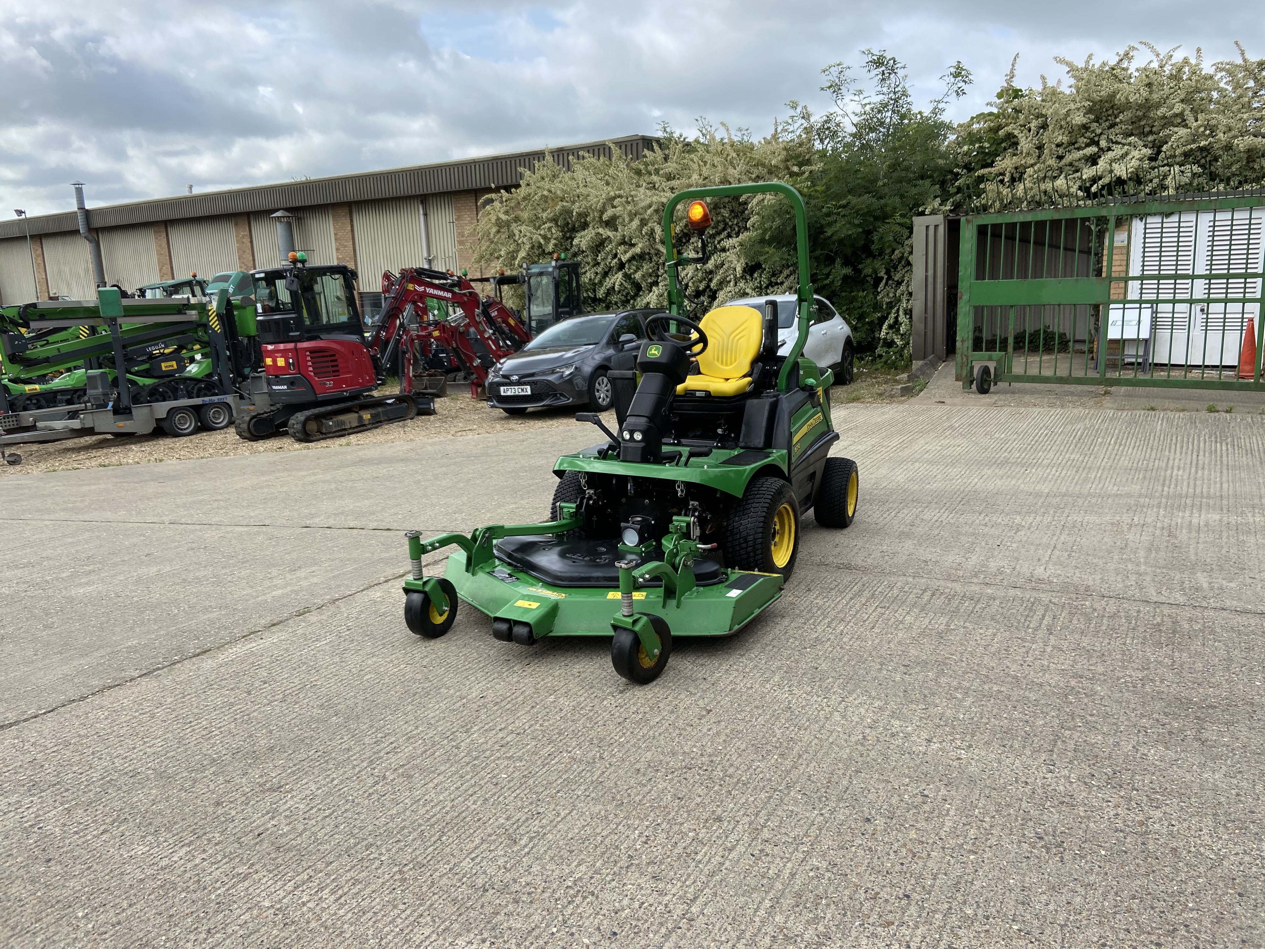 John Deere 1570 62D TERRAINCUT WITH DECK for sale
