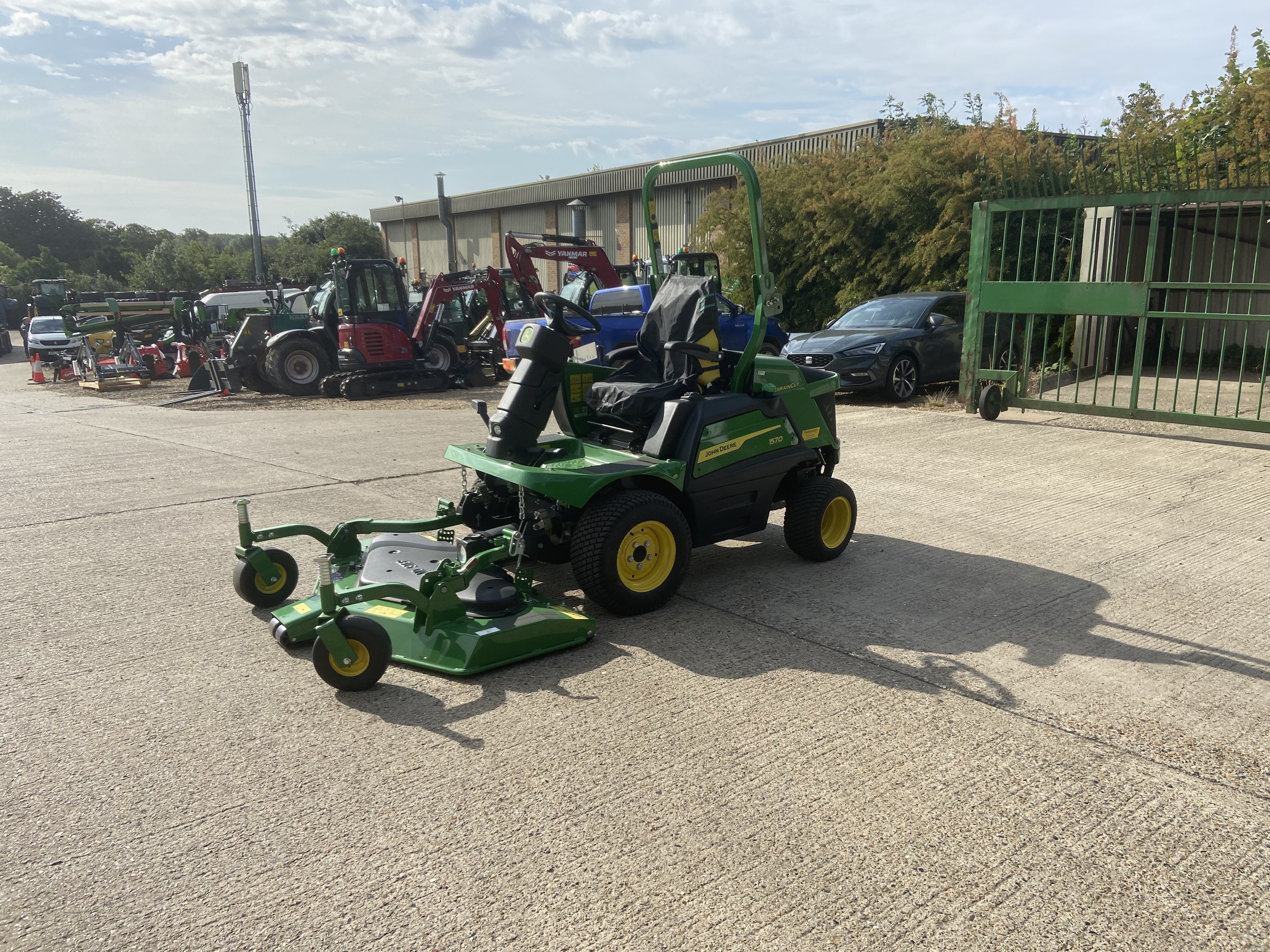 John Deere 1570 62RD TERRAINCUT WITH DECK for sale