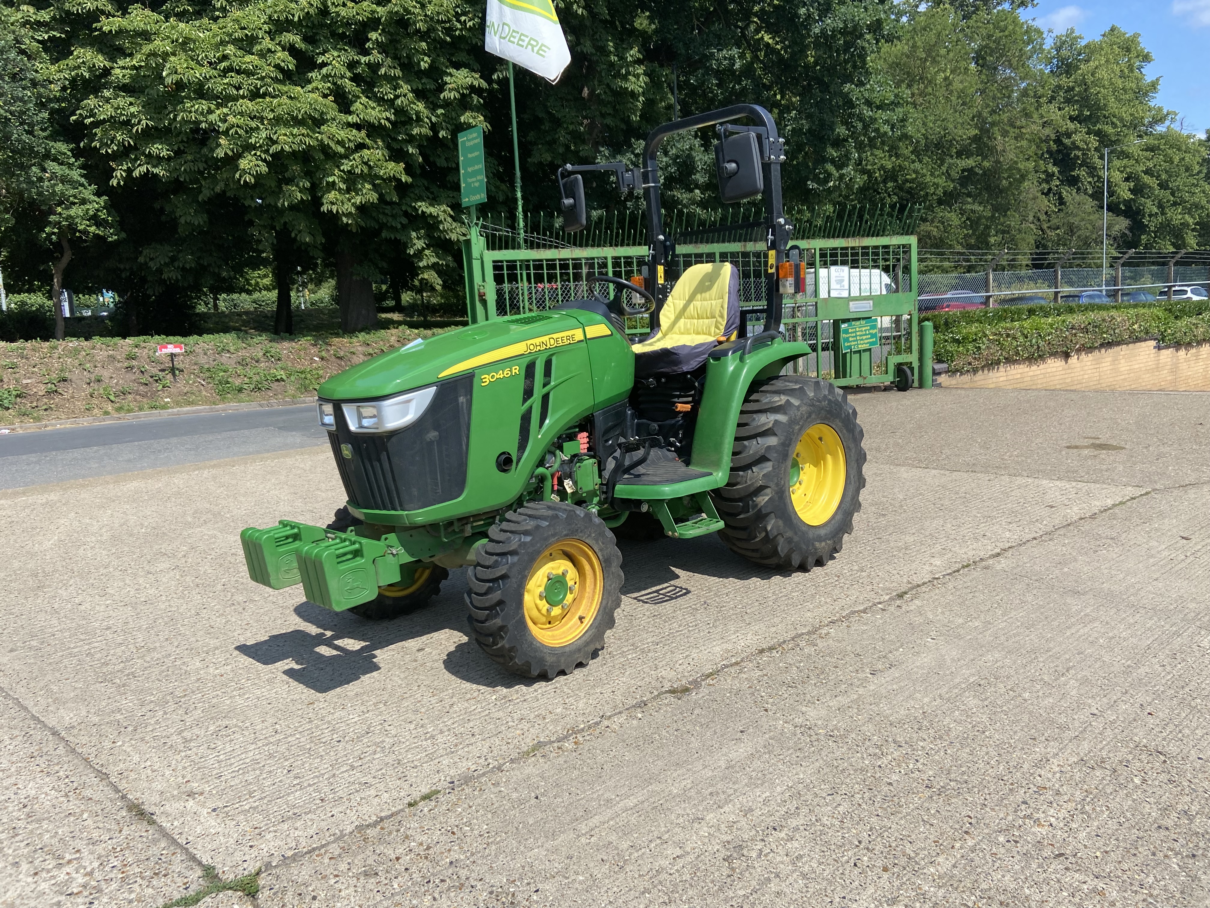 John Deere 3046R ROPS IT COMPACT TRACTOR for sale