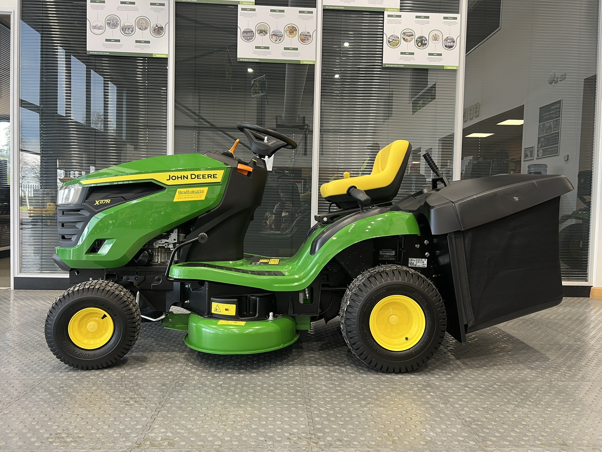 John Deere X117R RIDE-ON MOWER for sale