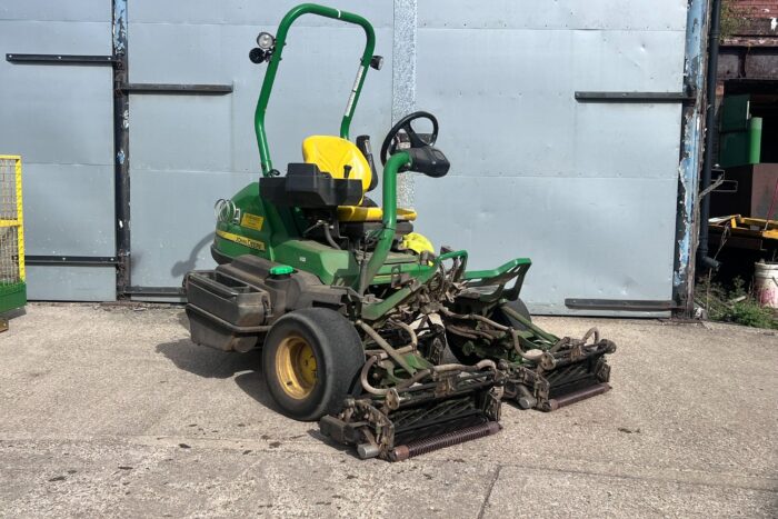 2750 E-CUT TRIPLEX MOWER - Ben Burgess
