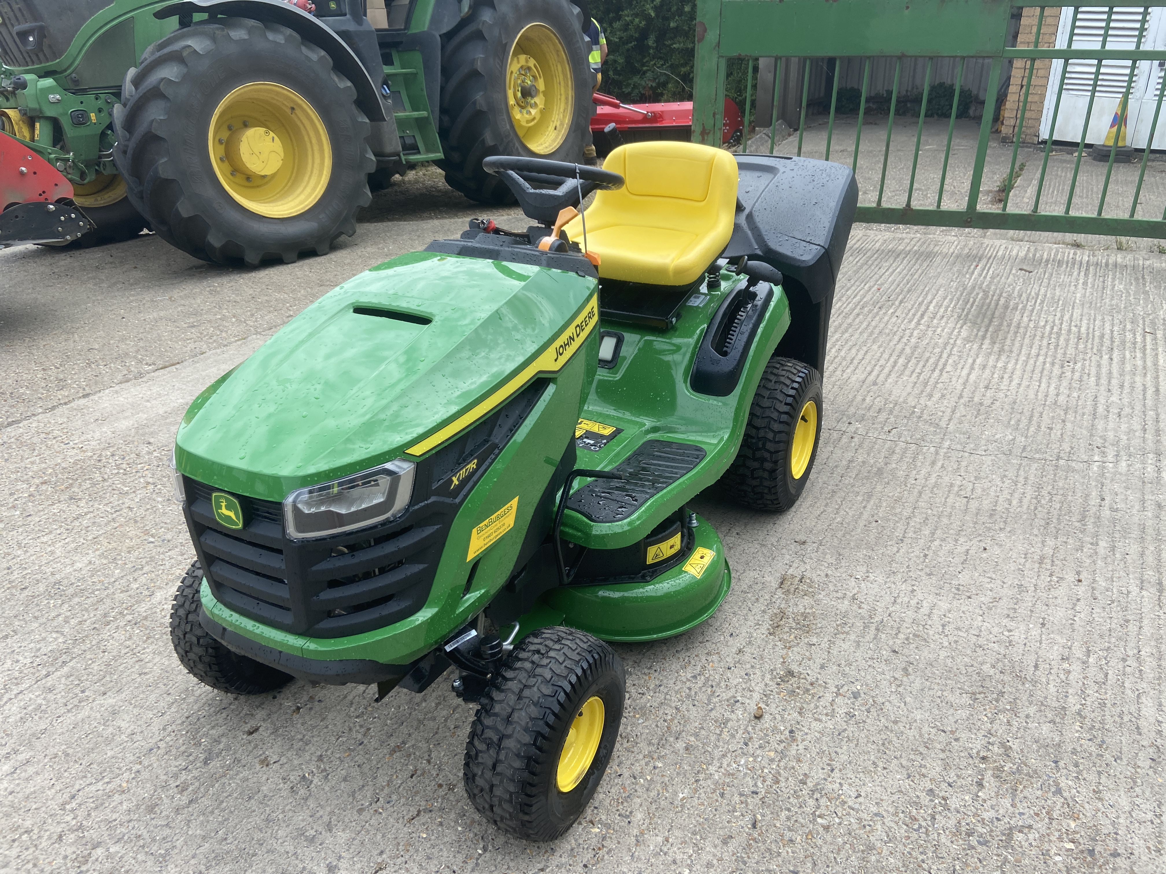 John Deere X117R RIDE-ON MOWER for sale