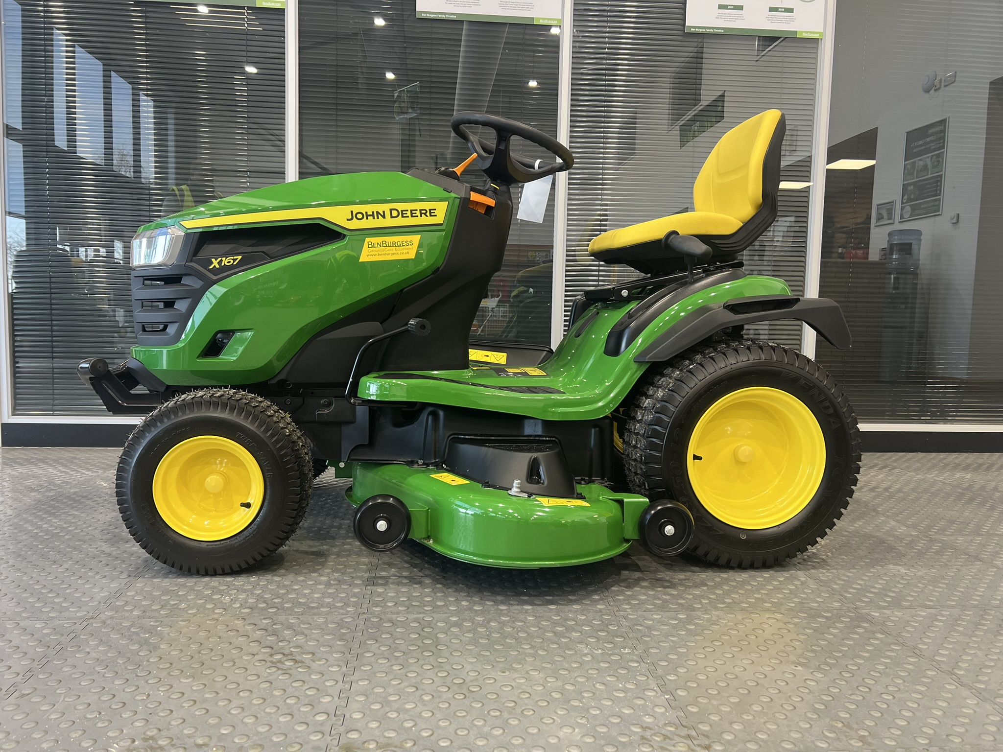 John Deere X167 LAWN TRACTOR for sale