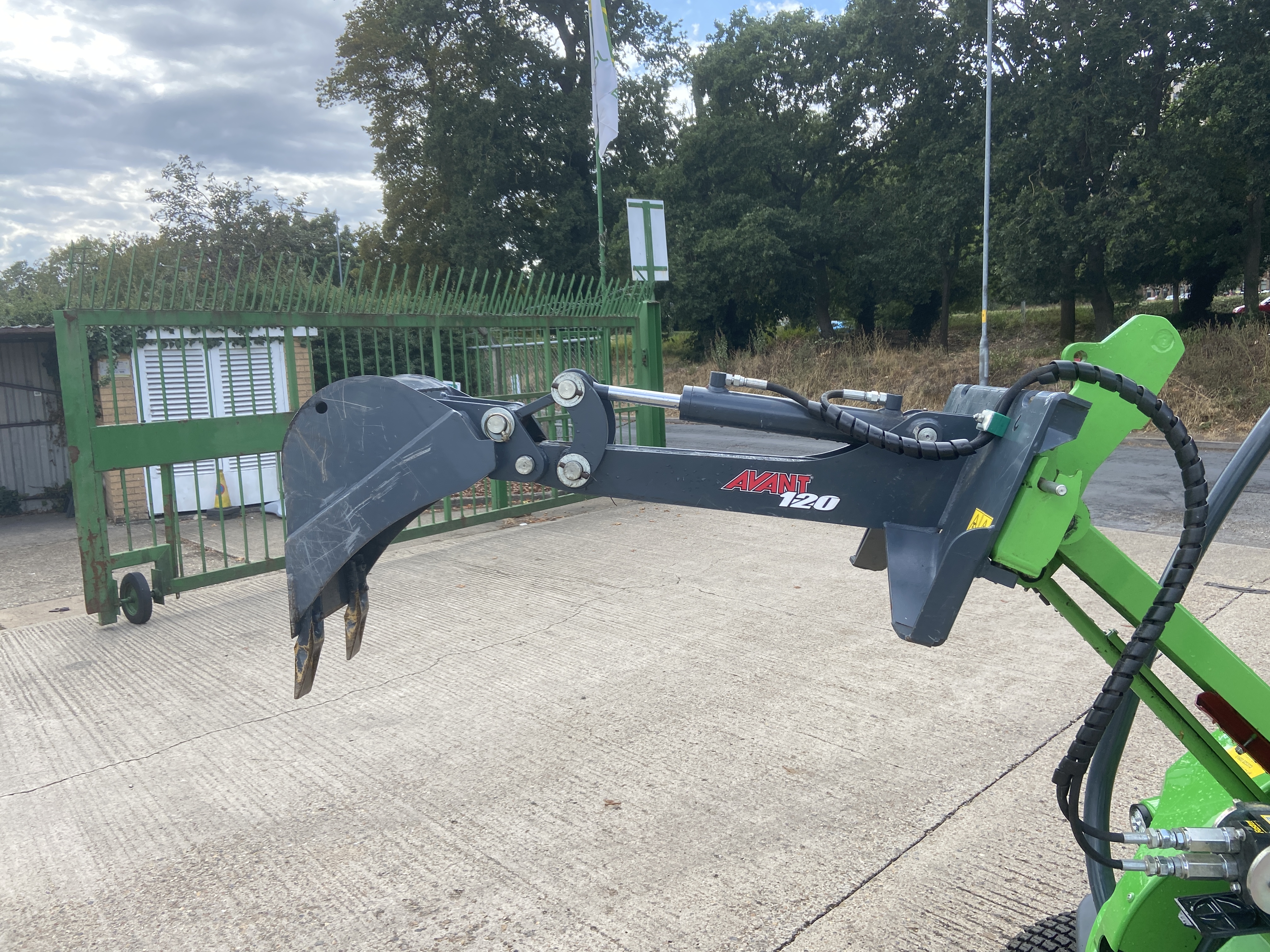 Avant A36822 MINI DIGGER 120 for sale
