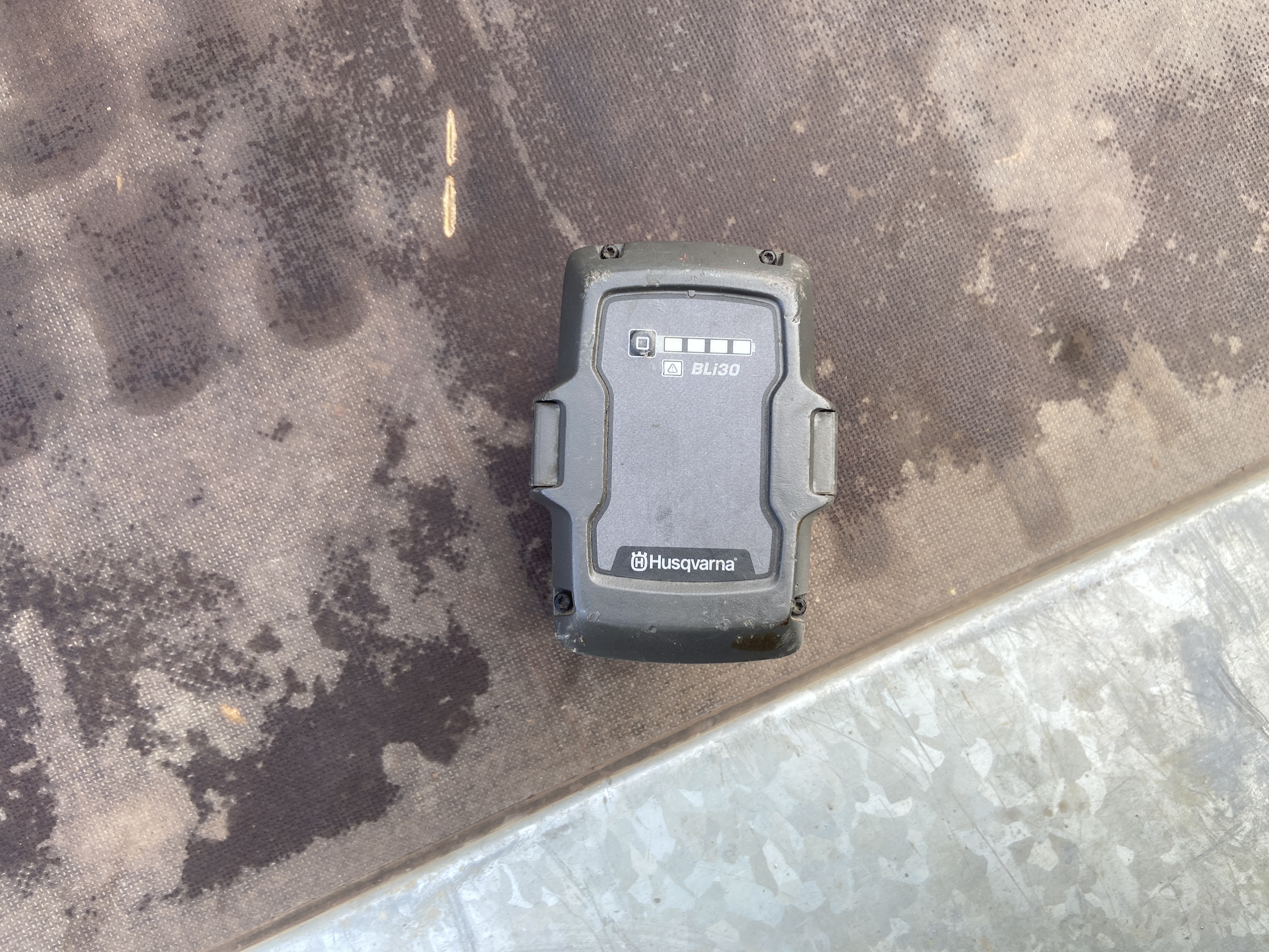 Husqvarna BLI300 9.4AH BATTERY for sale