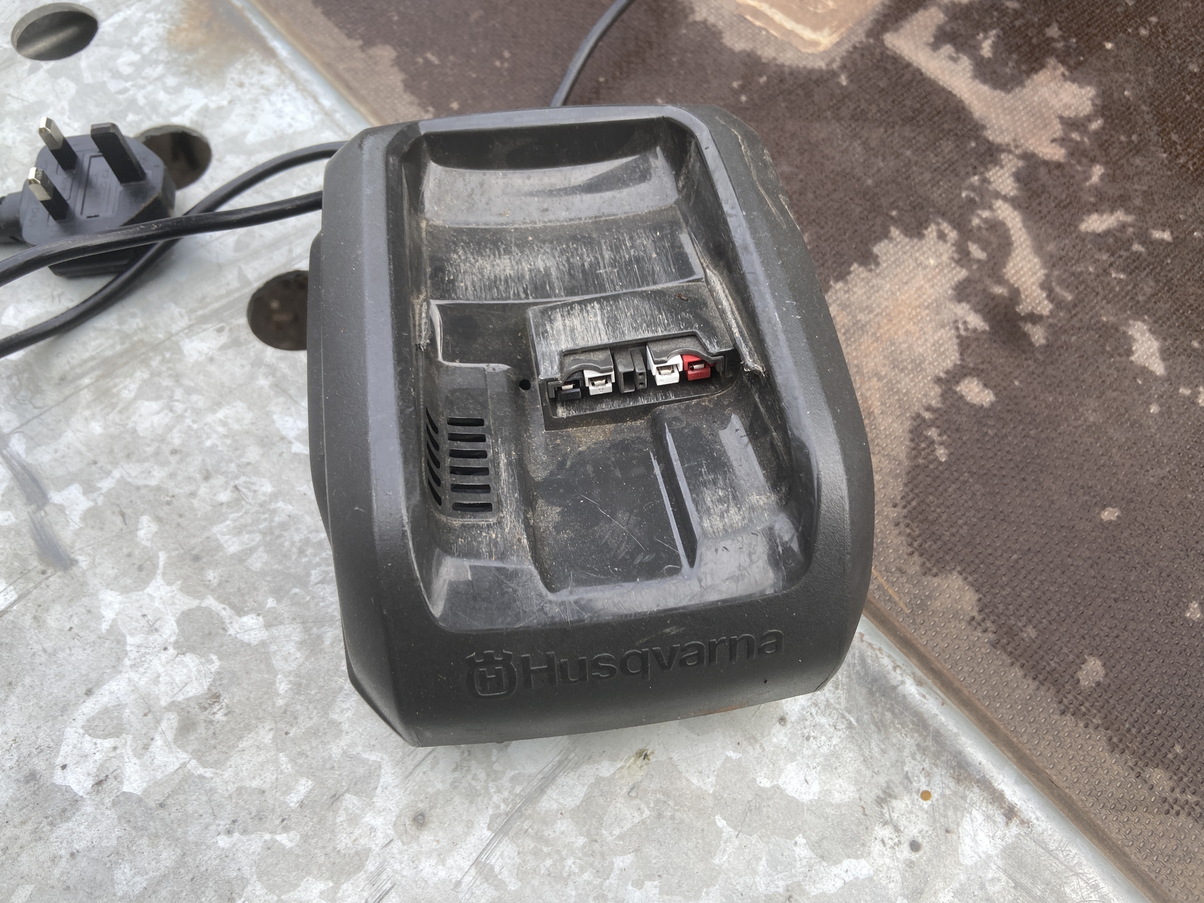 Husqvarna QC250 BATTERY CHARGER for sale