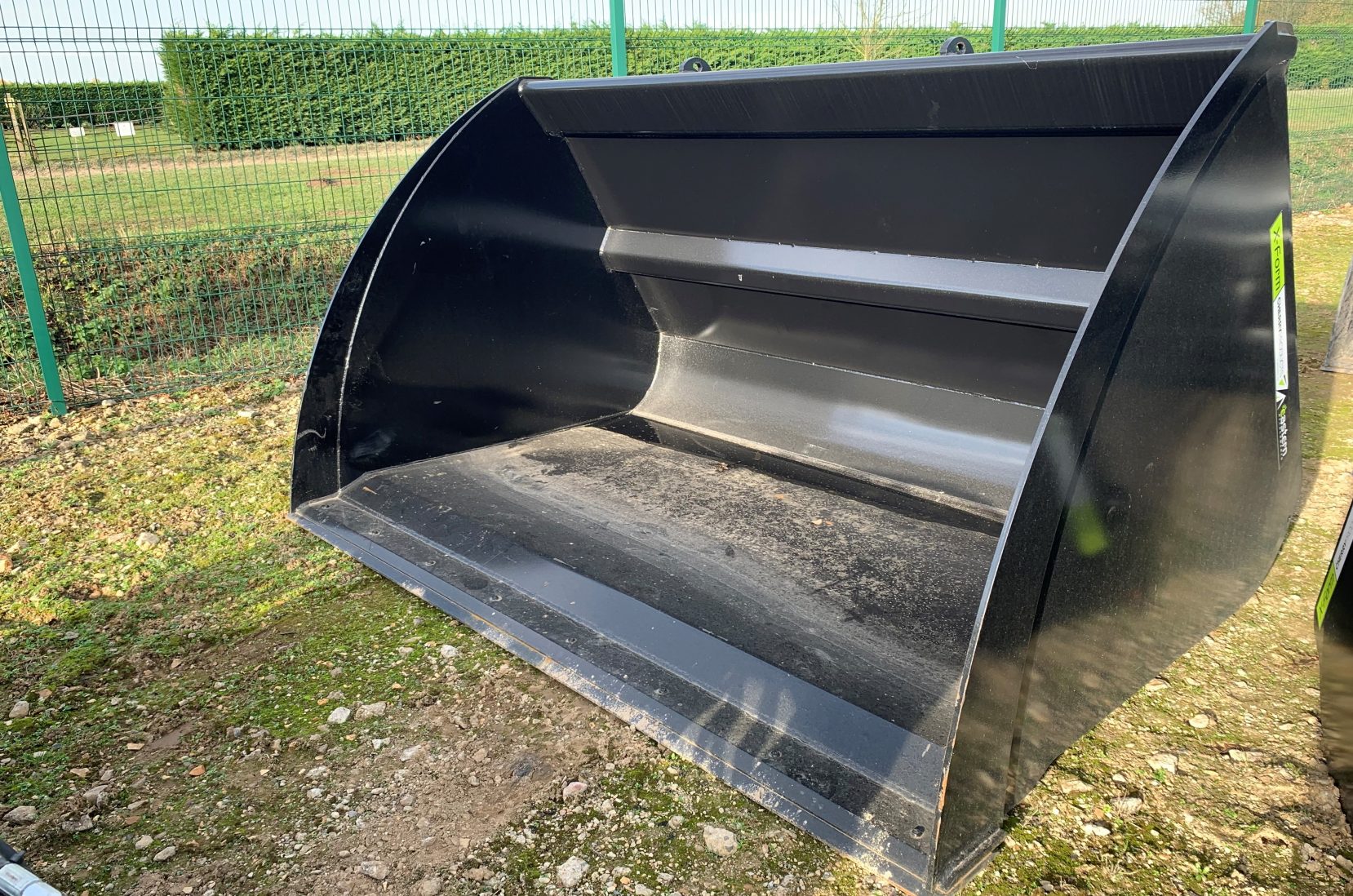 HB4086D XFORM BUCKET Ben Burgess