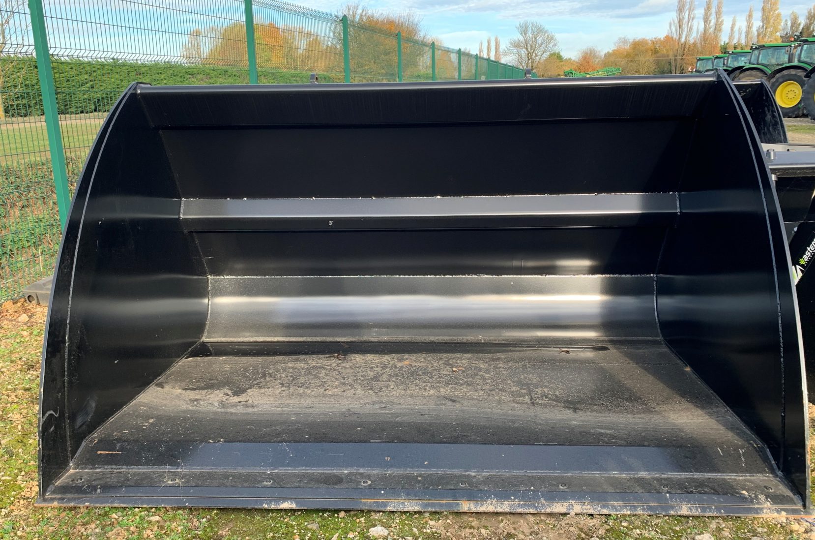 HB4086D XFORM BUCKET Ben Burgess