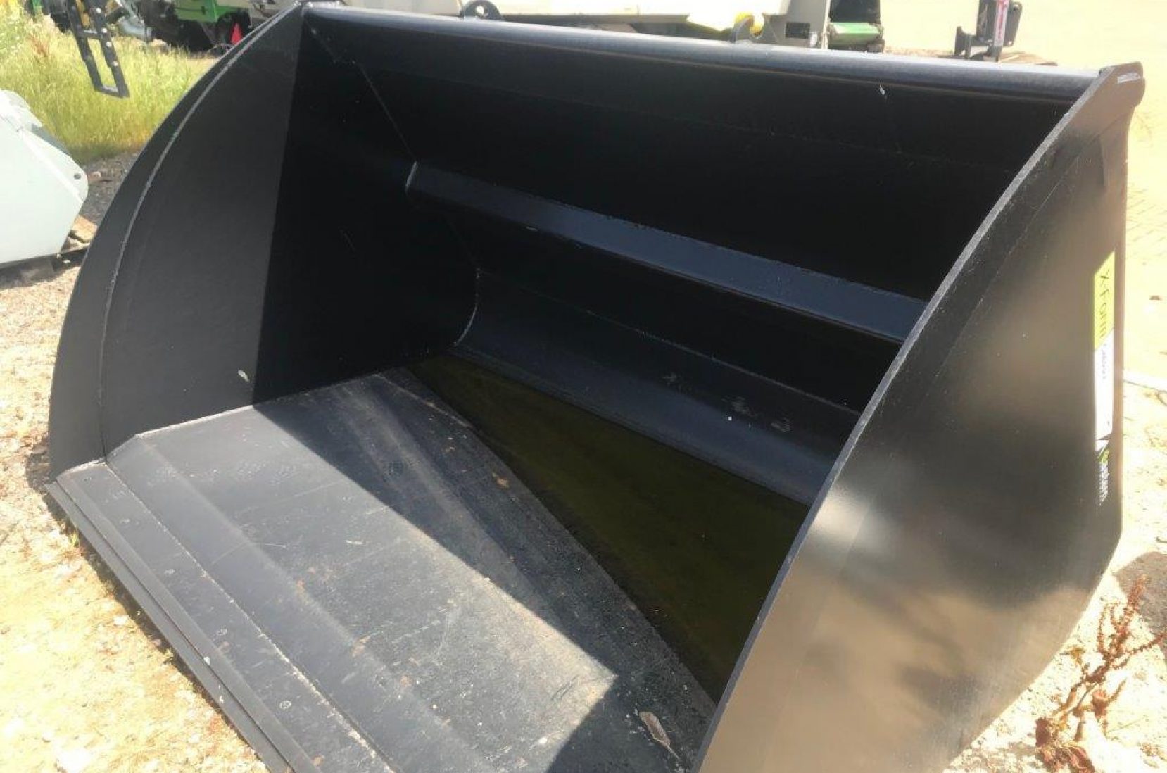 HB4086D XFORM BUCKET Ben Burgess